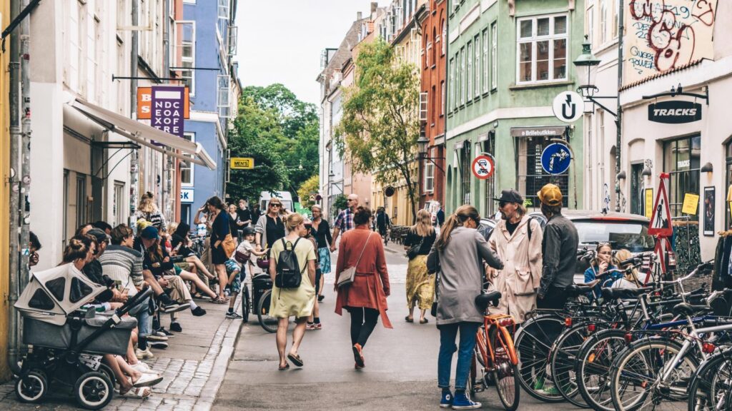 Guide: De bedste genbrugsbutikker i København til herremode