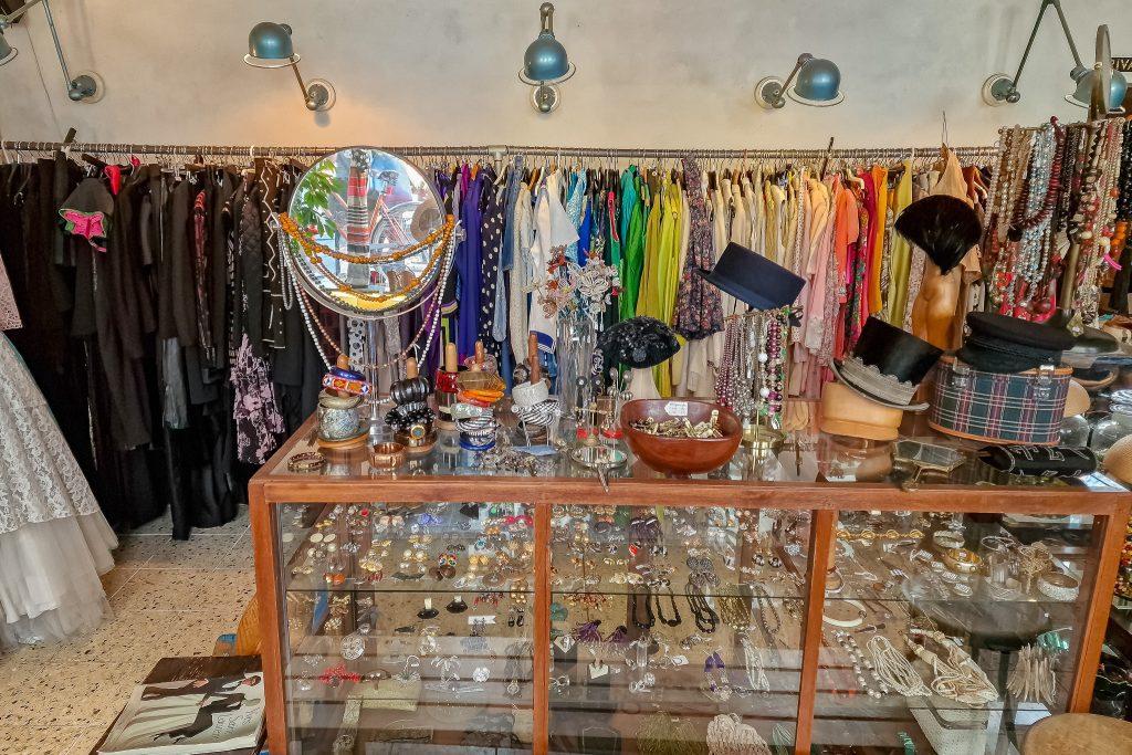 På opdagelse i Københavns 90’er-vintagebutikker På opdagelse i Københavns 90’er-vintagebutikker