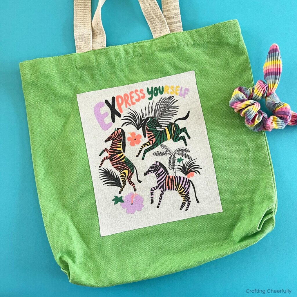 Giv dine T-shirts nyt liv: Lav en totebag selv